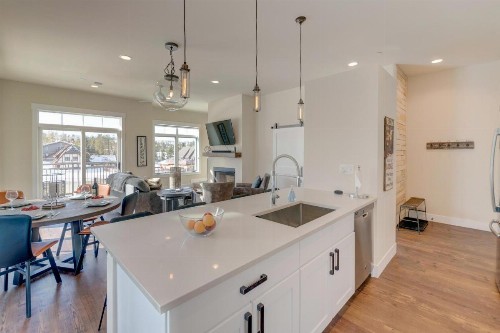 New Luxury Loft #12 Near Resort With Huge Hot Tub & Views - FREE Activities & Equipment Rentals Daily - image 3