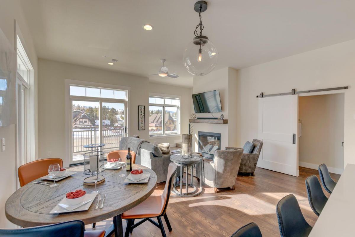 New Luxury Loft #12 Near Resort With Huge Hot Tub & Views - FREE Activities & Equipment Rentals Daily - image 4