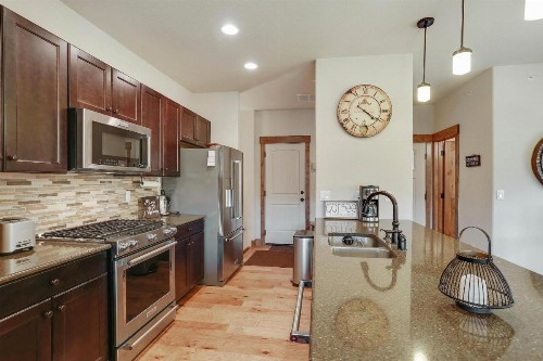 Luxury Chalet #106 Near Resort With Hot Tub & Great Views - FREE Activities & Equipment Rentals Daily - image 14