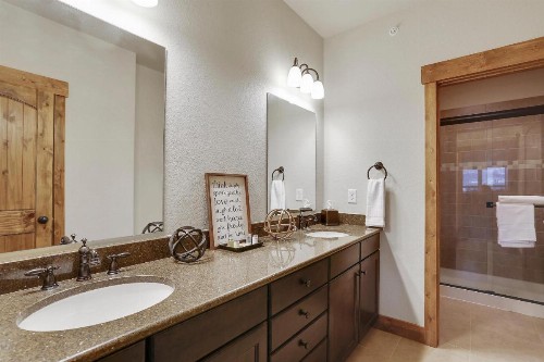 Luxury Chalet #106 Near Resort With Hot Tub & Great Views - FREE Activities & Equipment Rentals Daily - image 4