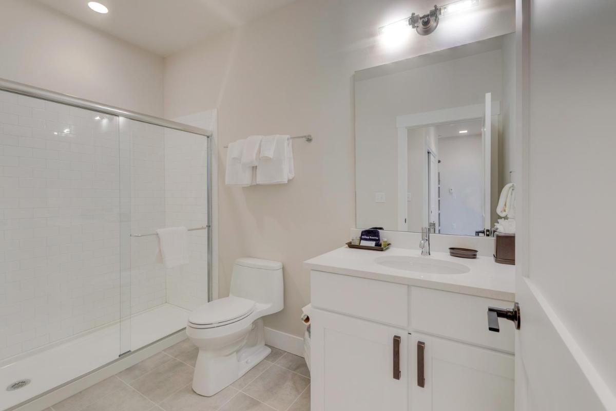 New Luxury Loft #14 Near Resort With Huge Hot Tub & Views -FREE Activities & Equipment Rentals Daily - image 3
