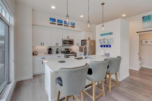 New Luxury Loft #24 Near Resort With Huge Hot Tub & Great Views - FREE Activities & Equipment Rentals Daily - image 3