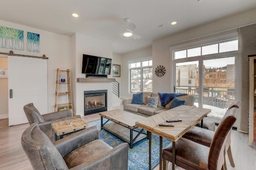 New Luxury Loft #24 Near Resort With Huge Hot Tub & Great Views - FREE Activities & Equipment Rentals Daily - image 8