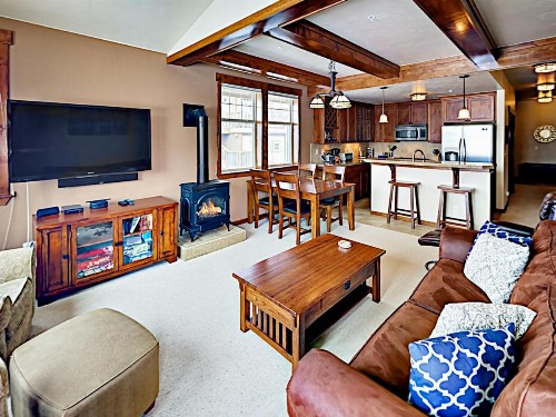 New Listing! Mountain Haven On Ski Shuttle Route Townhouse
