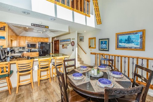 4 Bed 4 Bath Studio Apartment in Fraser - image 1