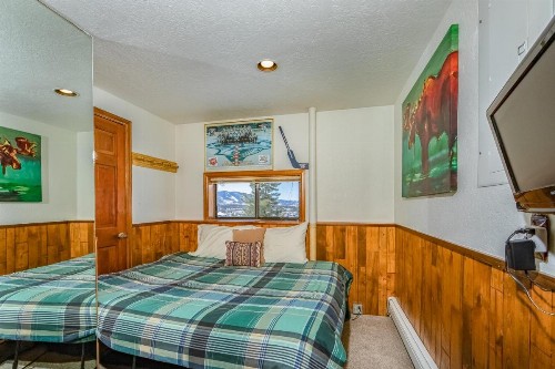 4 Bed 4 Bath Studio Apartment in Fraser - image 10