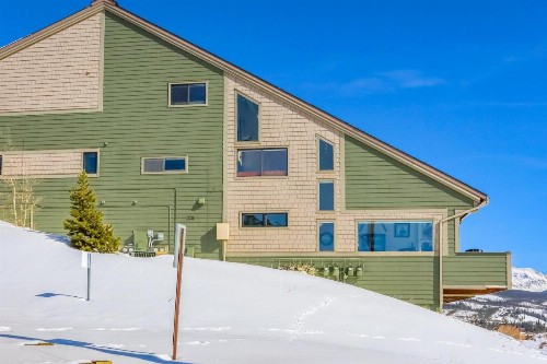 4 Bed 4 Bath Studio Apartment in Fraser - image 2