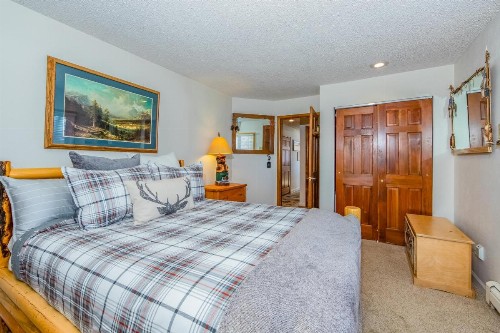 4 Bed 4 Bath Studio Apartment in Fraser - image 9