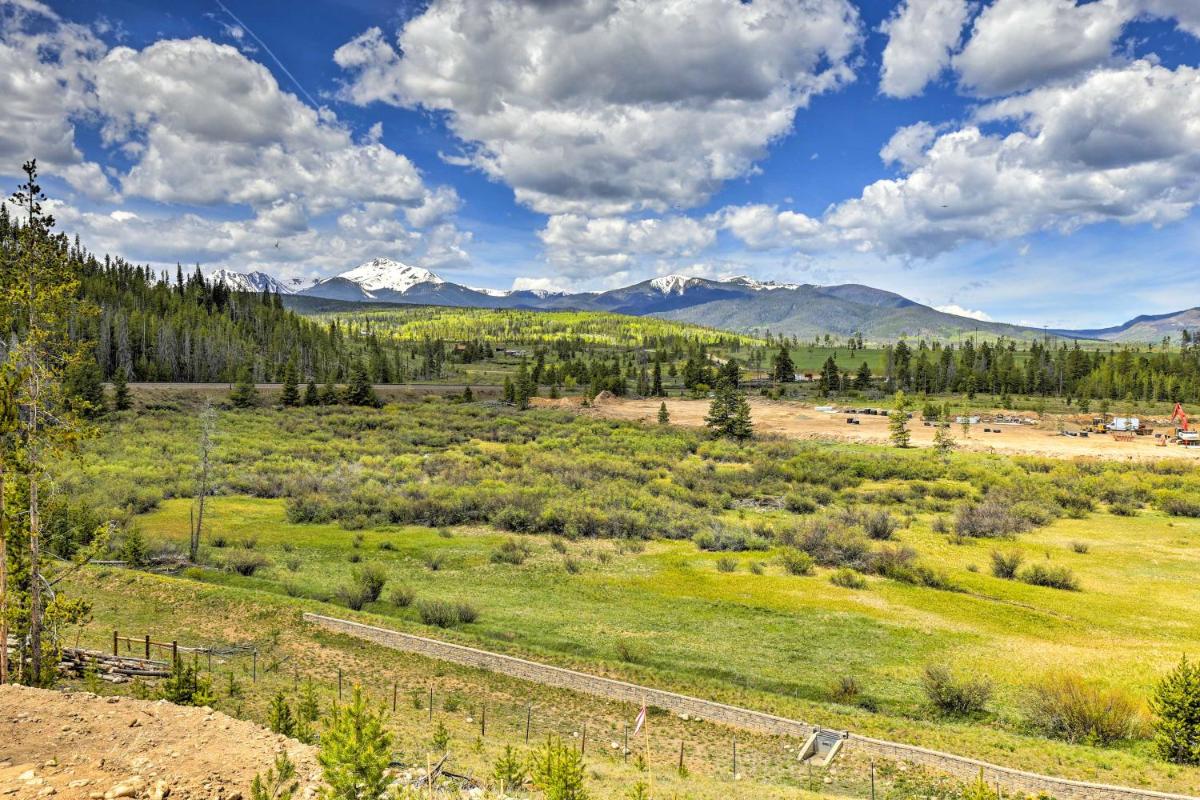 Winter Park Condo with Hot Tub and Mountain Views! - image 5