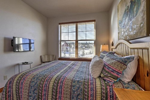 Winter Park Condo with Hot Tub and Shuttle-Walk to Town - image 11