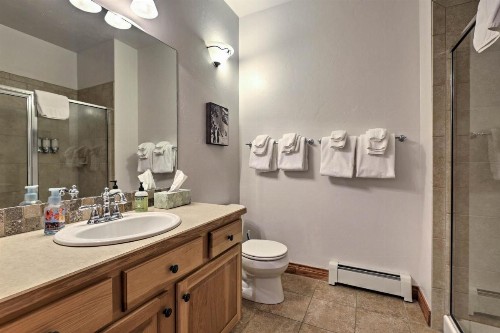 Winter Park Condo with Hot Tub and Shuttle-Walk to Town - image 12