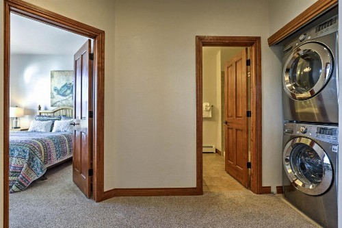 Winter Park Condo with Hot Tub and Shuttle-Walk to Town - image 8
