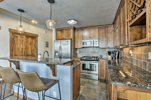 Fraser Condo Walk to Winter Park Shuttle! - image 3