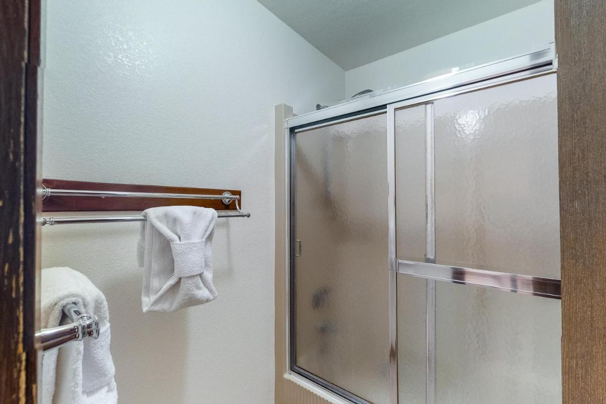Dog-Friendly Winter Park Condo - image 7