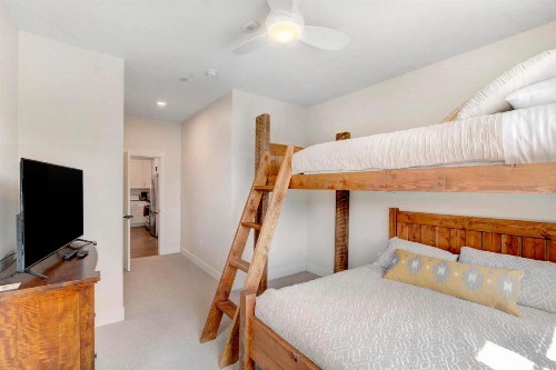 New Luxury Loft #208 Near Resort - Huge Hot Tub & Views - FREE Activities & Equipment Rentals Daily - image 13