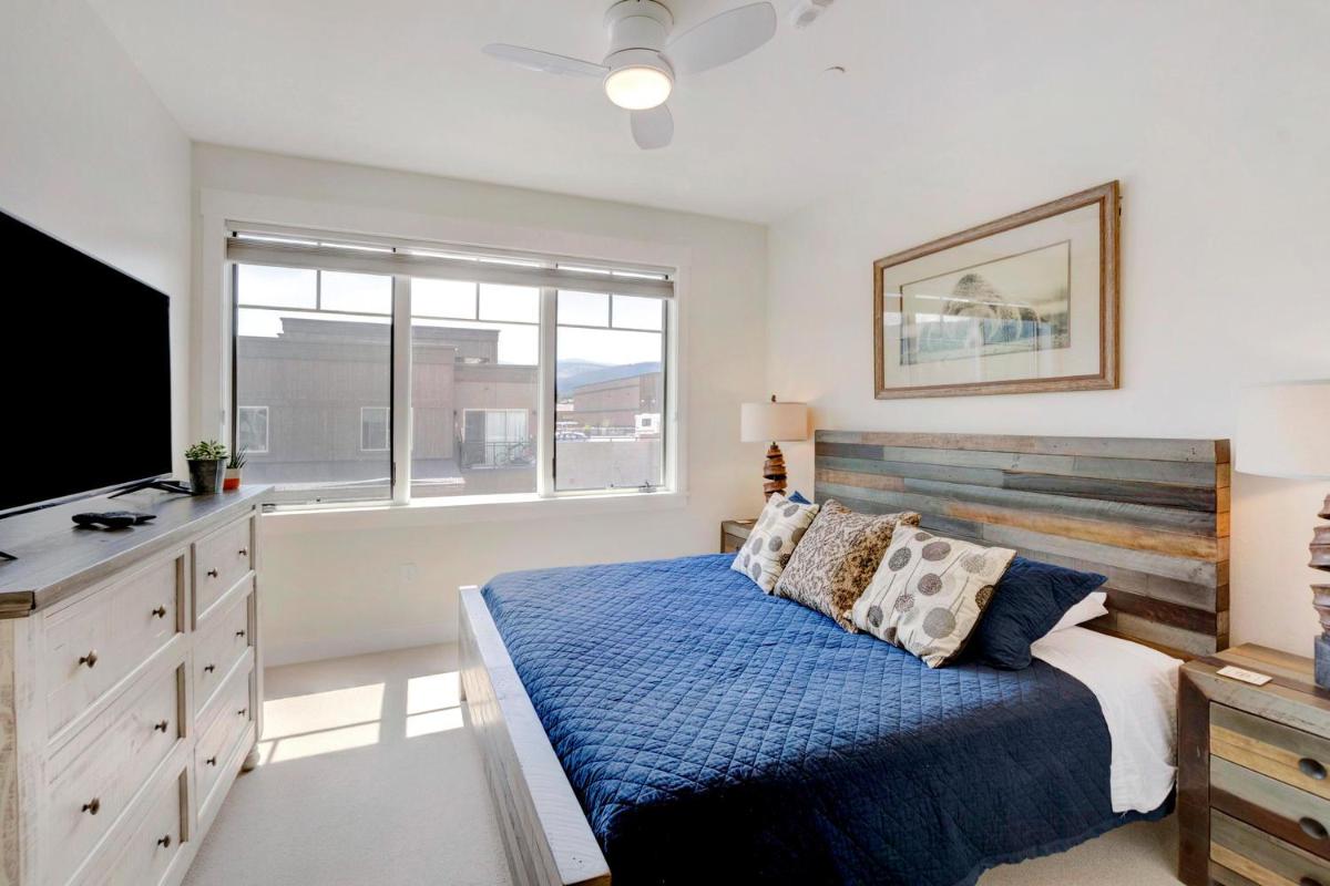 New Luxury Loft #208 Near Resort - Huge Hot Tub & Views - FREE Activities & Equipment Rentals Daily - image 4