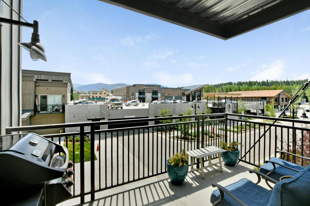 New Luxury Loft #208 Near Resort - Huge Hot Tub & Views - FREE Activities & Equipment Rentals Daily - image 7