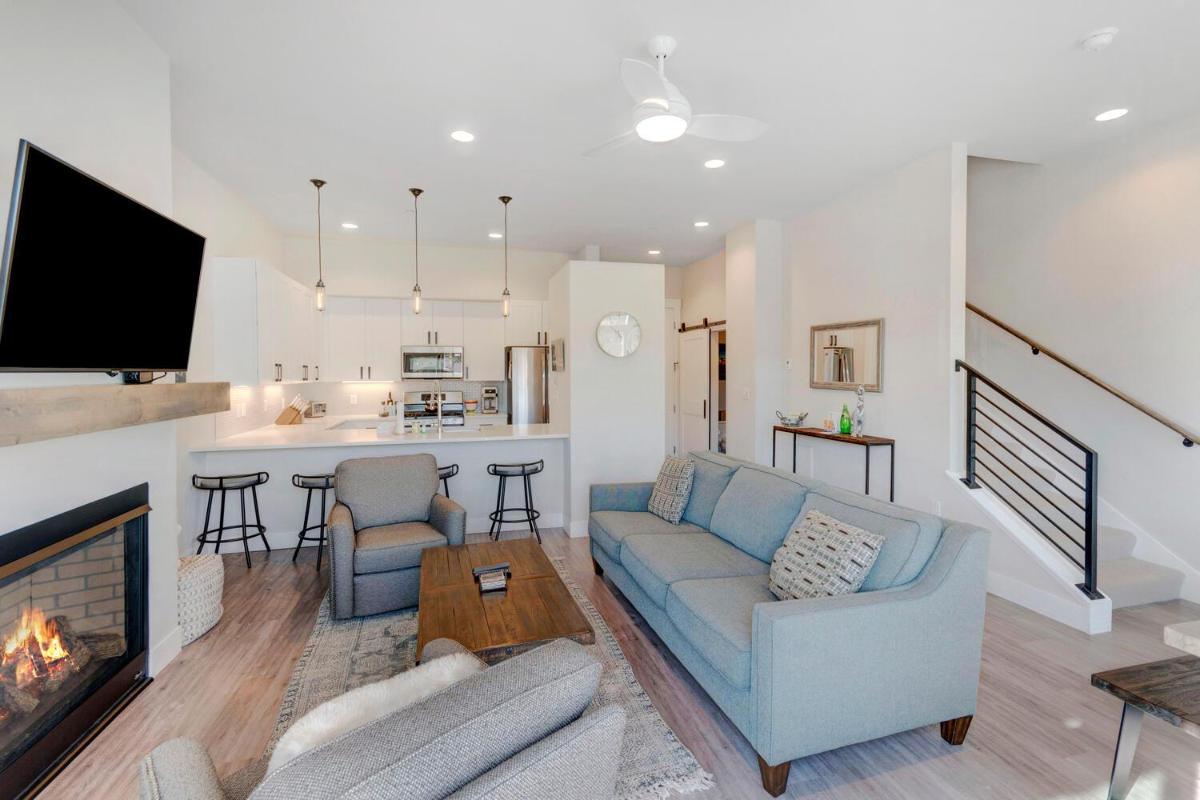 New Luxury Loft #3 Near Resort - Huge Hot Tub & Views - FREE Activities & Equipment Rentals Daily - main image