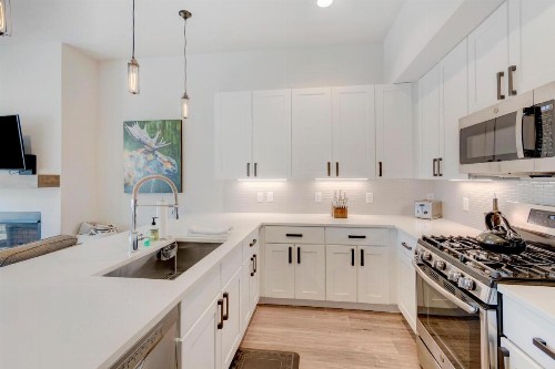 New Luxury Loft #3 Near Resort - Huge Hot Tub & Views - FREE Activities & Equipment Rentals Daily - image 2