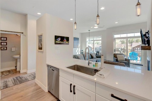 New Luxury Loft #3 Near Resort - Huge Hot Tub & Views - FREE Activities & Equipment Rentals Daily - image 5