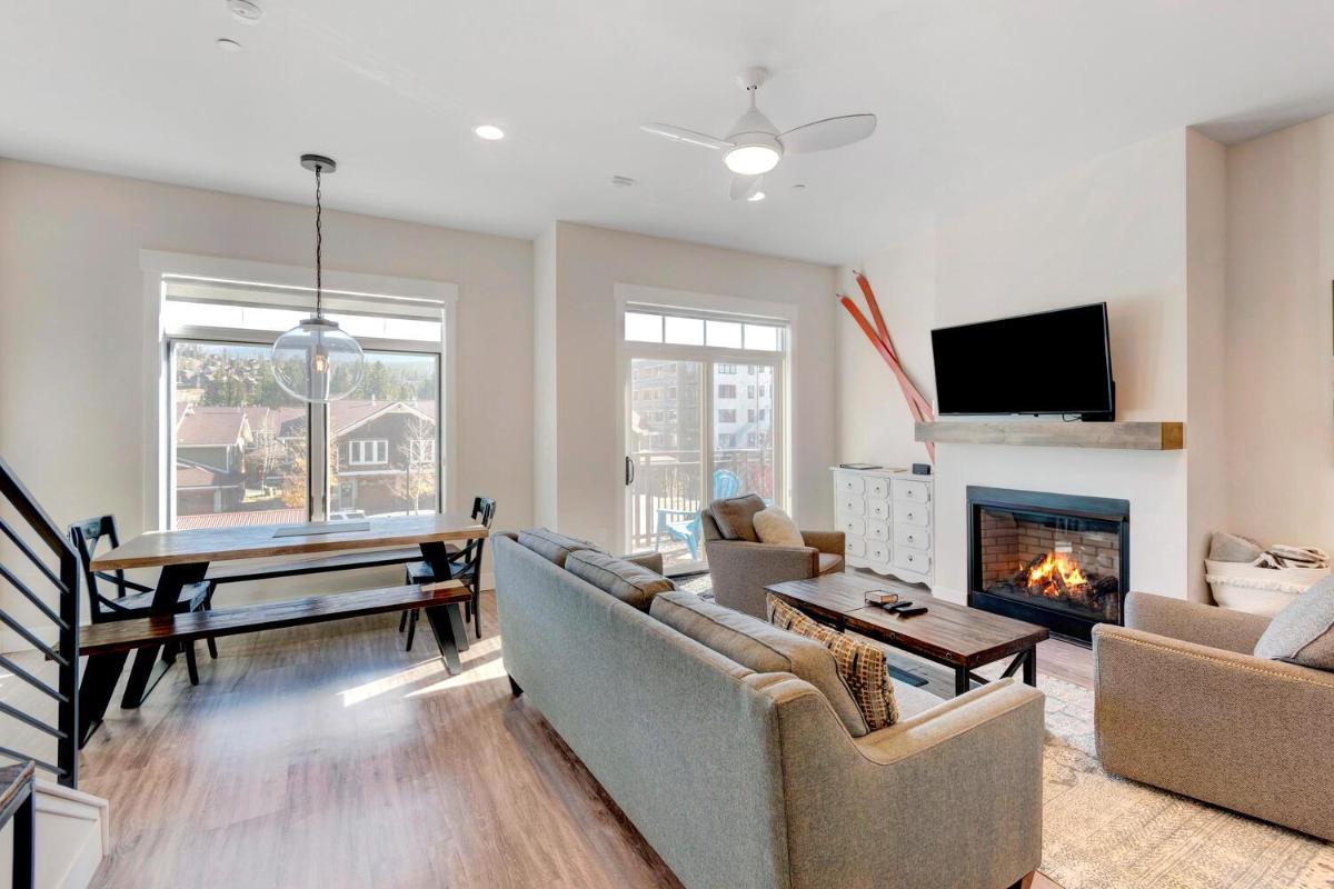 New Luxury Loft #3 Near Resort - Huge Hot Tub & Views - FREE Activities & Equipment Rentals Daily - image 7