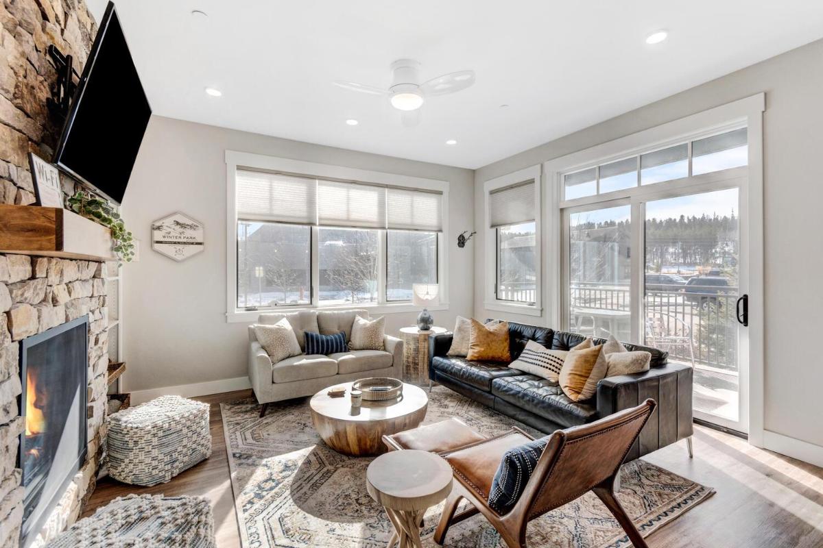 New Luxury Loft #101 Near Resort - Pool Sized Hot Tub & Views - FREE Activities & Equipment Rentals Daily - image 2