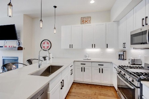 New Luxury Loft #16 Near Resort Huge Hot Tub & Views - FREE Activities & Equipment Rentals Daily - image 5