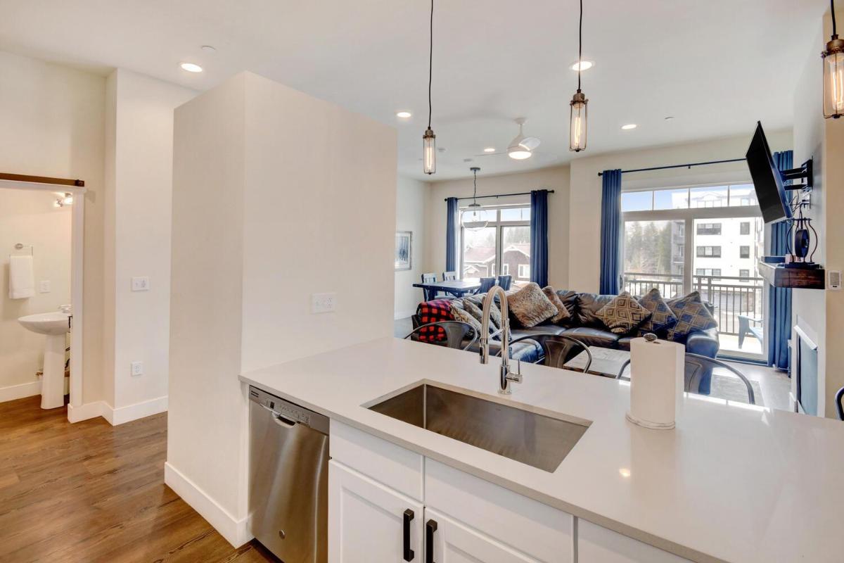 New Luxury Loft #16 Near Resort Huge Hot Tub & Views - FREE Activities & Equipment Rentals Daily - image 6