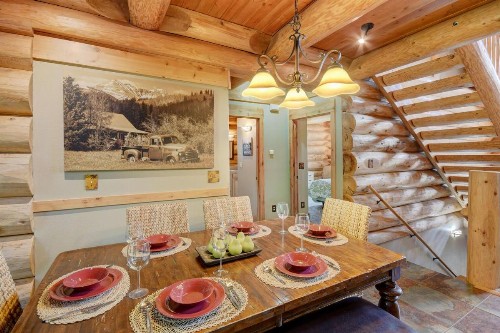 Mountain View Luxury Log Home Hot Tub & Great Views - FREE Activities & Equipment Rentals Daily - image 13
