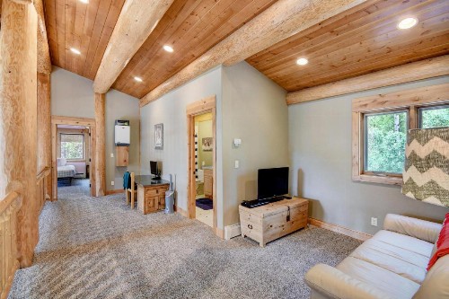 Mountain View Luxury Log Home Hot Tub & Great Views - FREE Activities & Equipment Rentals Daily - image 14