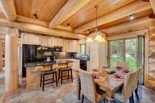 Mountain View Luxury Log Home Hot Tub & Great Views - FREE Activities & Equipment Rentals Daily - image 19