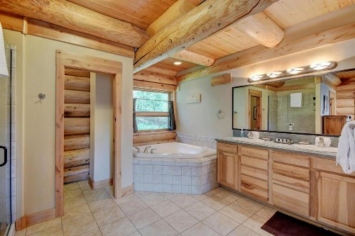 Mountain View Luxury Log Home Hot Tub & Great Views - FREE Activities & Equipment Rentals Daily - image 24