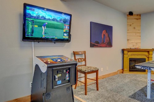 Mountain View Luxury Log Home Hot Tub & Great Views - FREE Activities & Equipment Rentals Daily - image 37