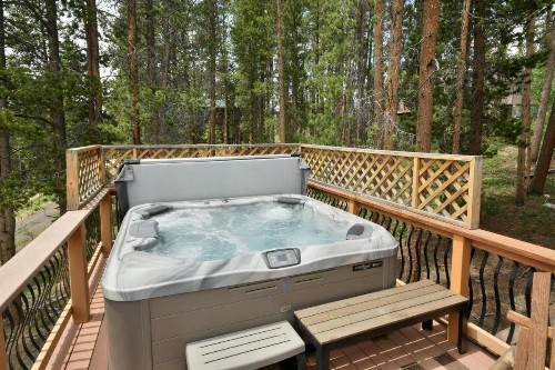 Mountain View Luxury Log Home Hot Tub & Great Views - FREE Activities & Equipment Rentals Daily - image 40