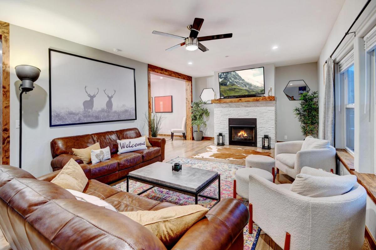 New Luxury Townhome #1 Near Resort Hot Tub & Views - FREE Activities & Equipment Rentals Daily - main image