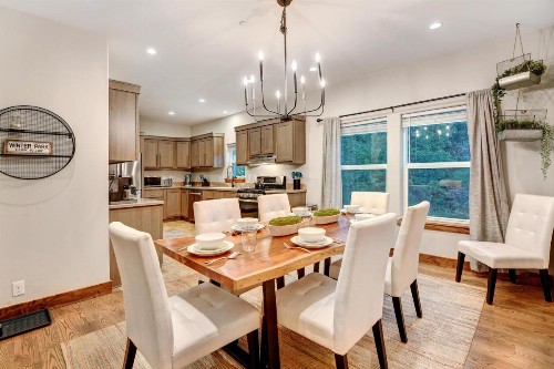 New Luxury Townhome #1 Near Resort Hot Tub & Views - FREE Activities & Equipment Rentals Daily - image 10