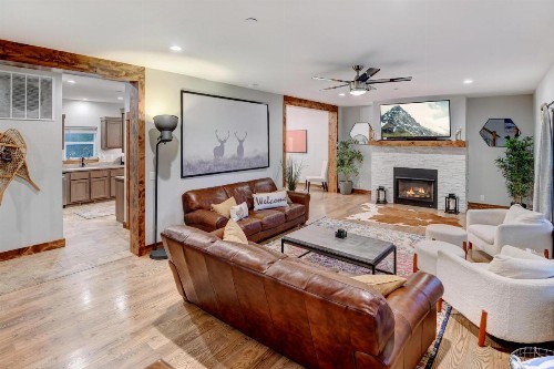 New Luxury Townhome #1 Near Resort Hot Tub & Views - FREE Activities & Equipment Rentals Daily - image 17