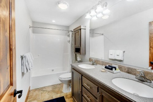 New Luxury Townhome #1 Near Resort Hot Tub & Views - FREE Activities & Equipment Rentals Daily - image 44