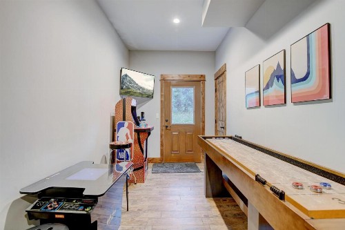 New Luxury Townhome #1 Near Resort Hot Tub & Views - FREE Activities & Equipment Rentals Daily - image 5