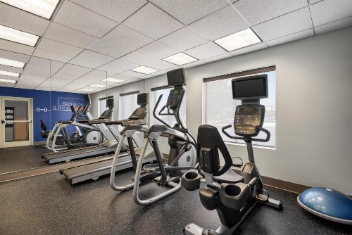 Holiday Inn Express Hotel & Suites Fredericksburg an IHG Hotel - image 12