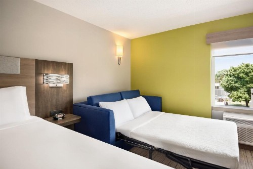 Holiday Inn Express Hotel & Suites Fredericksburg an IHG Hotel - image 14