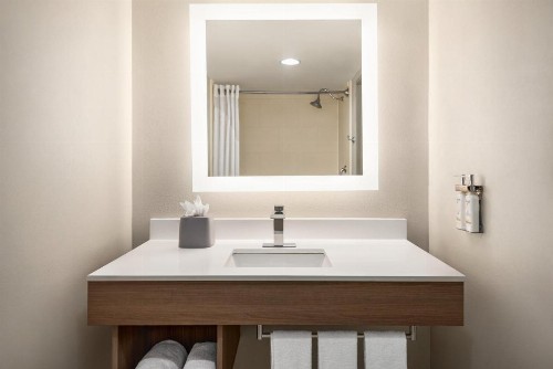 Holiday Inn Express Hotel & Suites Fredericksburg an IHG Hotel - image 16