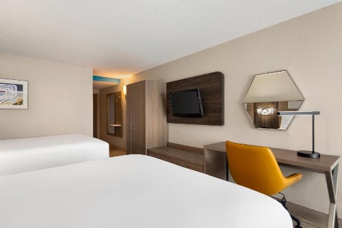 Holiday Inn Express Hotel & Suites Fredericksburg an IHG Hotel - image 20