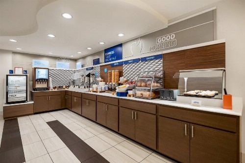 Holiday Inn Express Hotel & Suites Fredericksburg an IHG Hotel - image 29