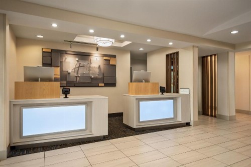 Holiday Inn Express Hotel & Suites Fredericksburg an IHG Hotel - image 3