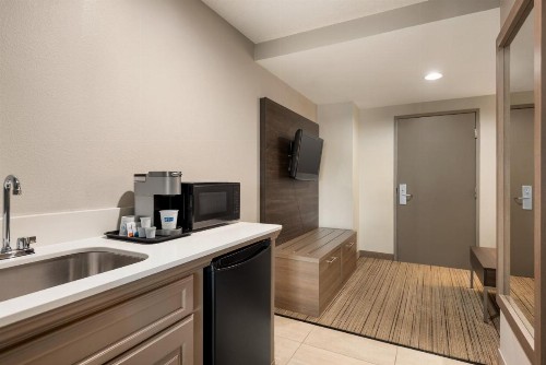 Holiday Inn Express Hotel & Suites Fredericksburg an IHG Hotel - image 35