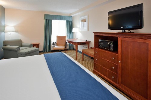 Holiday Inn Express Hotel & Suites Fredericksburg an IHG Hotel - image 39