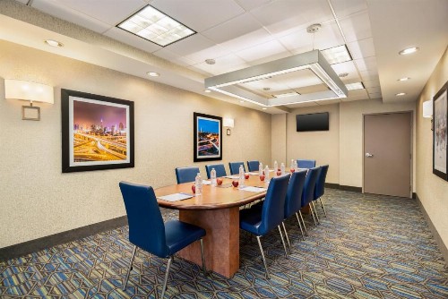 Holiday Inn Express Hotel & Suites Fredericksburg an IHG Hotel - image 5