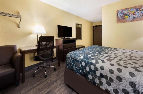 Super 8 by Wyndham Fredericksburg/Central Plz Area - image 17