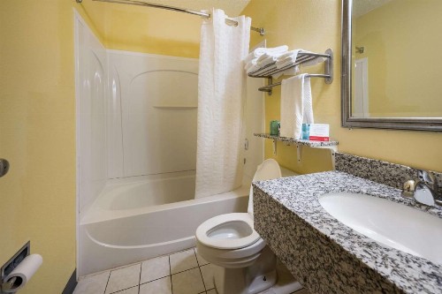 Super 8 by Wyndham Fredericksburg/Central Plz Area - image 25
